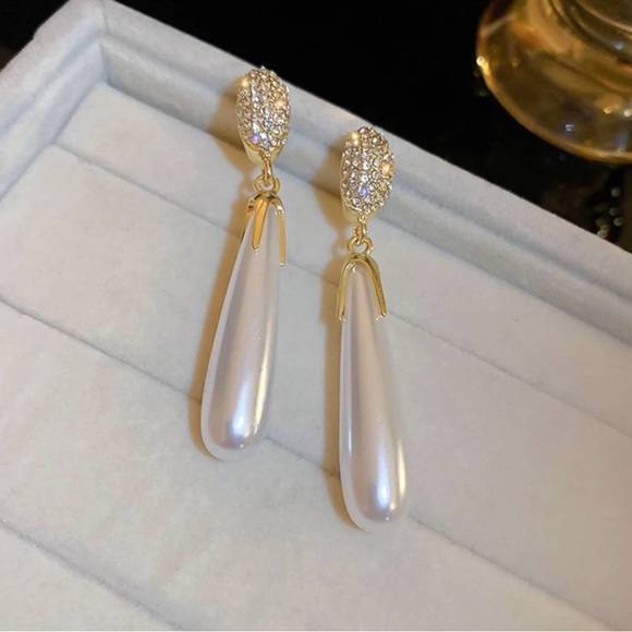Elegant Plated Gold and Faux Pearl Drop and rhinestones Earrings - Picture 3 of 4